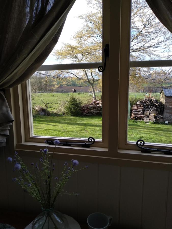 The English Shepherds Hut @ Les Aulnaies Echauffour 외부 사진