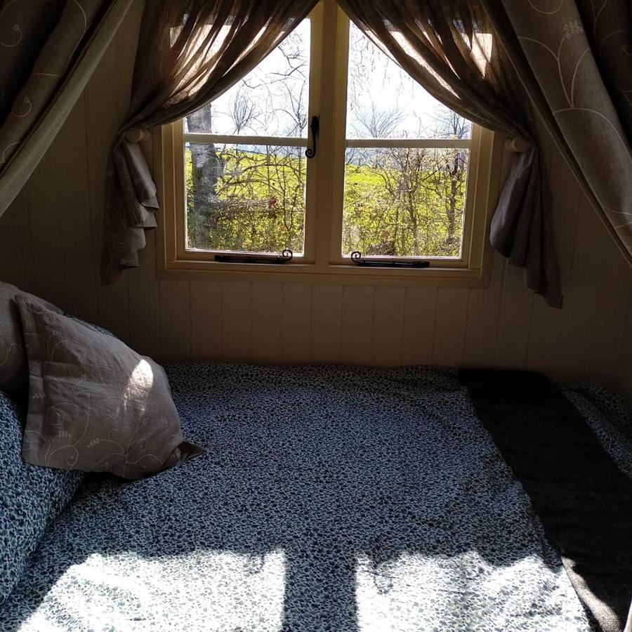 The English Shepherds Hut @ Les Aulnaies Echauffour 외부 사진