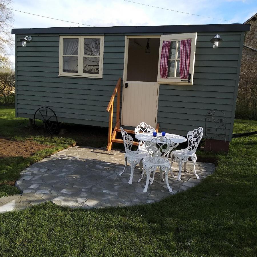 The English Shepherds Hut @ Les Aulnaies Echauffour 외부 사진