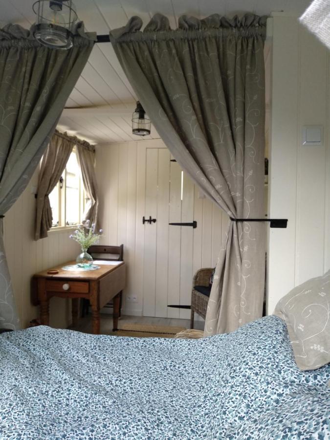 The English Shepherds Hut @ Les Aulnaies Echauffour 외부 사진